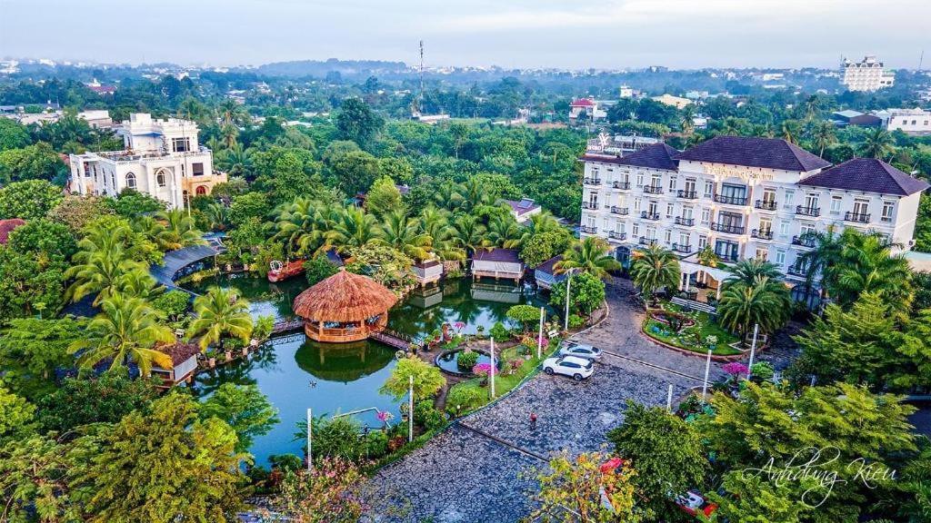 Spring Garden Hotel Lk Long Khanh Eksteriør billede